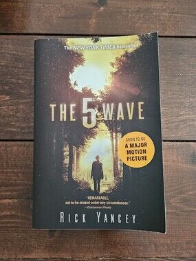 The 5th Wave #1 by Rick Yancey Paperback Yound Adult Dystopian Science Fiction